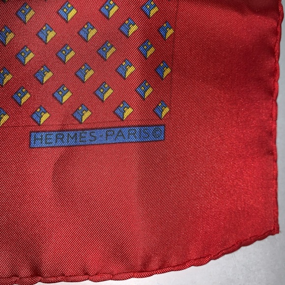 HERMÈS silk gavroche 3-D cube print MINT CONDITION - Picture 3 of 8